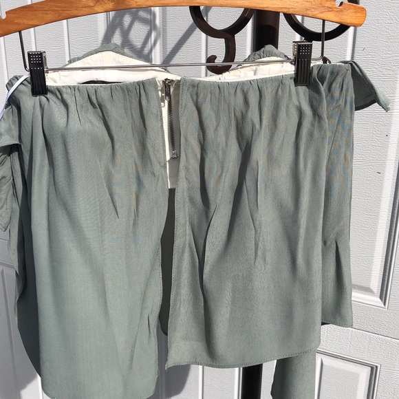 Nordstrom off the shoulder crop top! - Picture 4 of 6